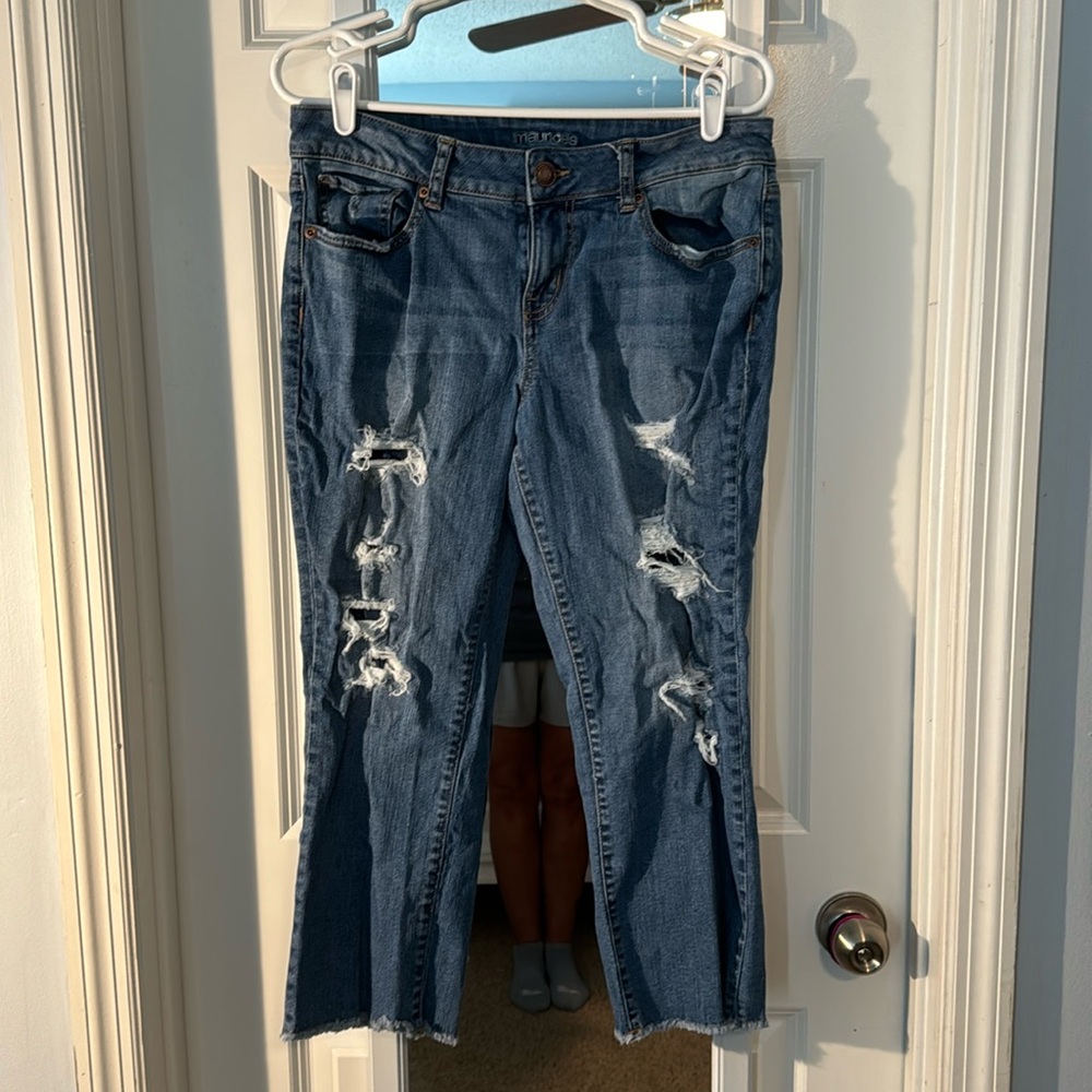 Maurices brand capri jean distressed size 10